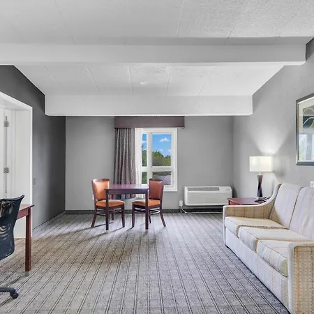 Eastlake Suites Hotel & Conference Center By Oyo Urbana Champaign Esterno foto