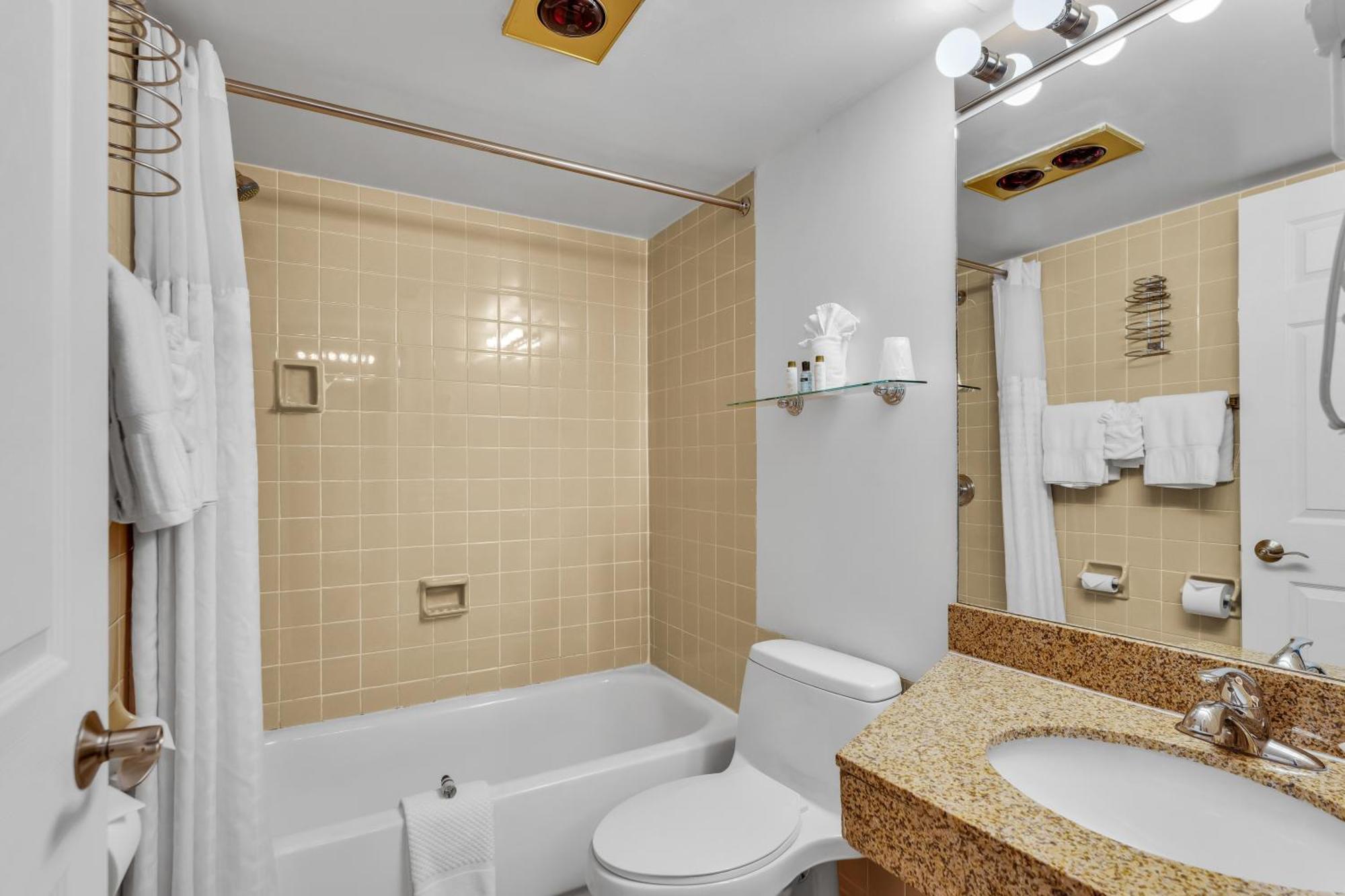 Hotel Eastland Suites Hotel & Conference Center By Oyo Urbana 3*