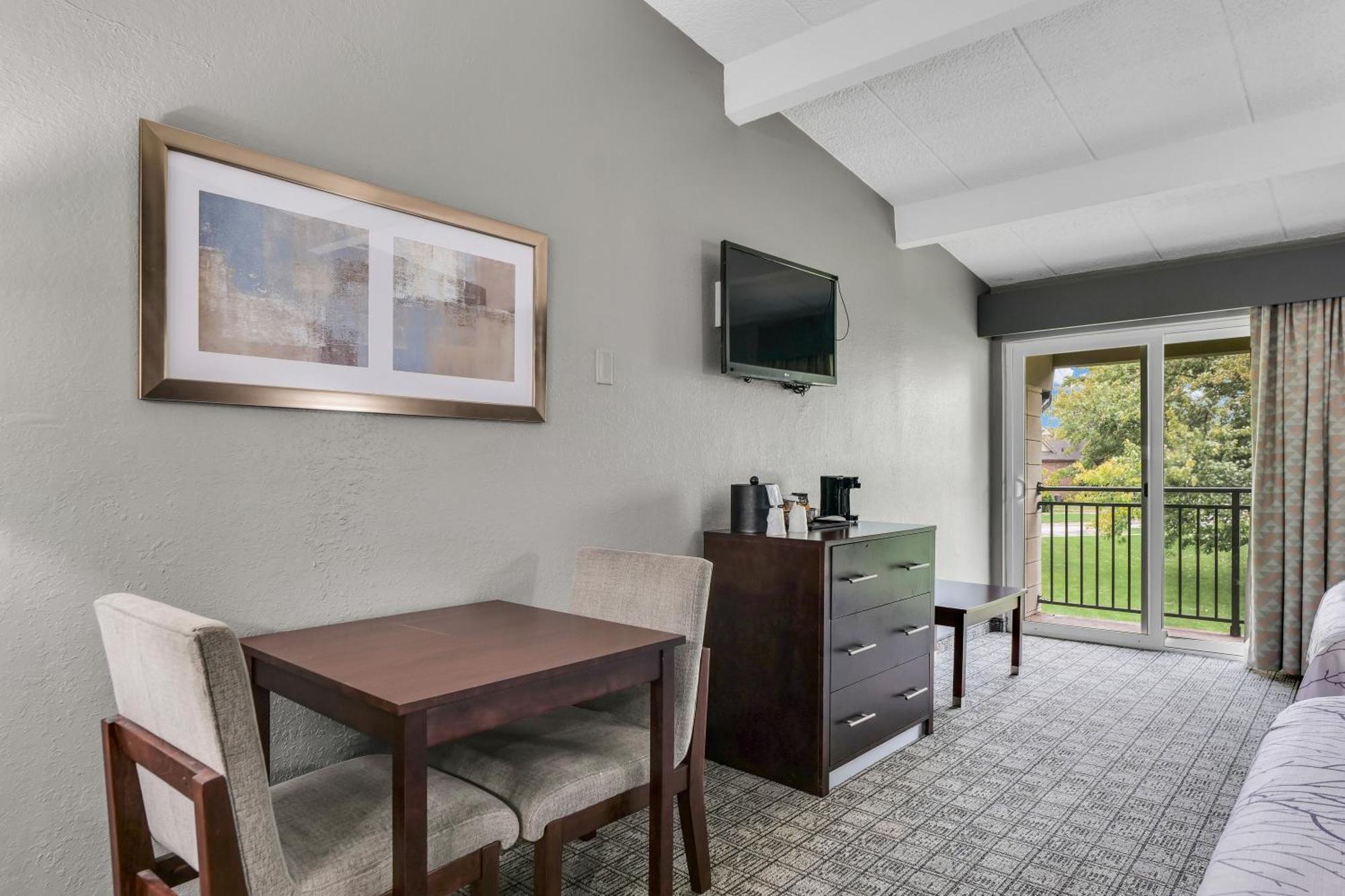 Hotel Eastlake & Conference Center By Oyo Urbana Champaign