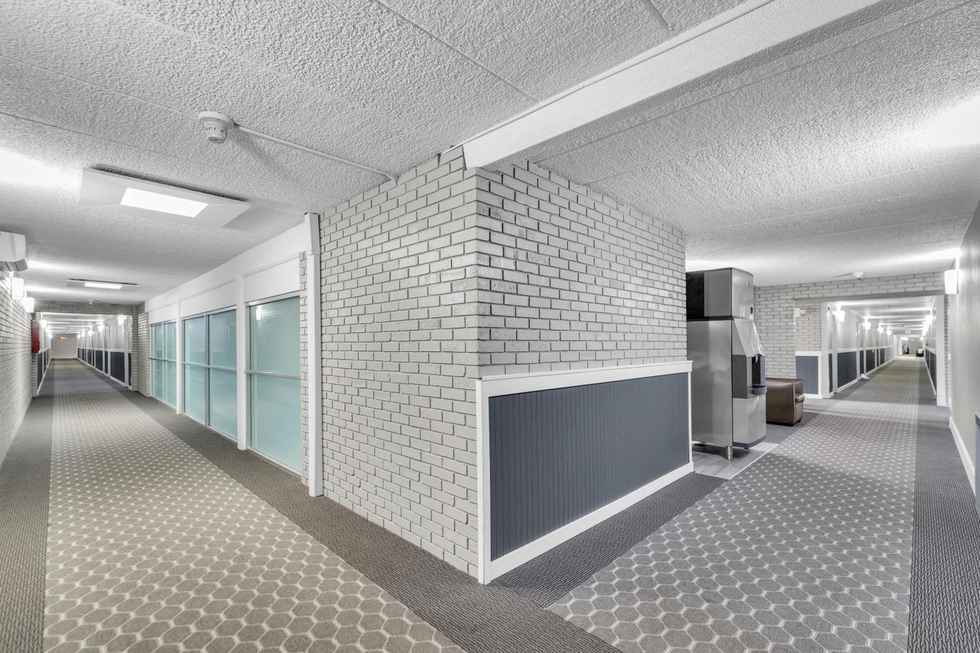 Eastland Suites Hotel & Conference Center By Oyo Urbana