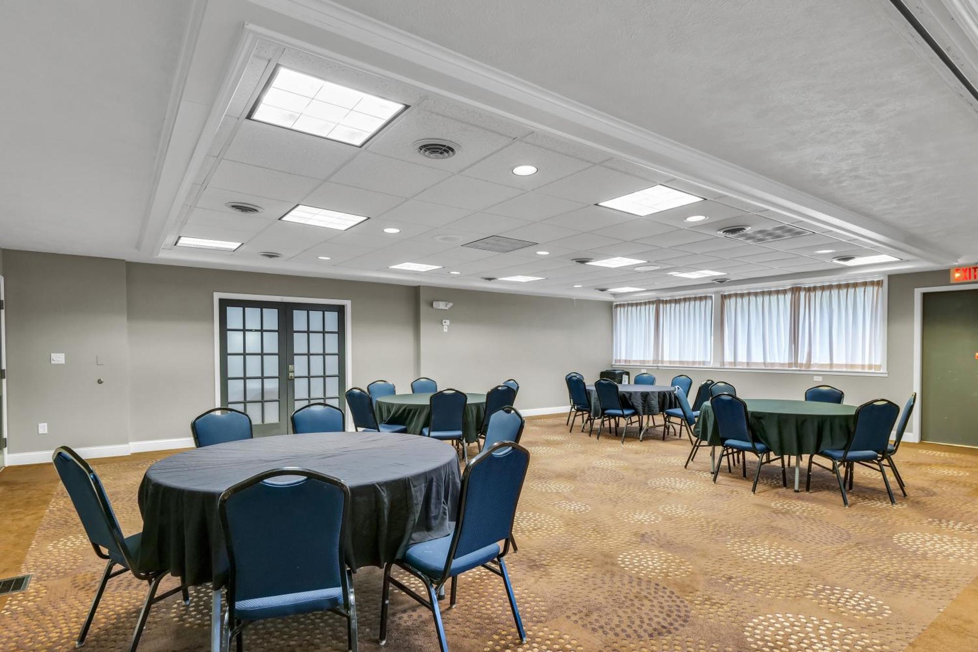 Eastland Suites Hotel & Conference Center By Oyo Urbana Hotel Champaign
