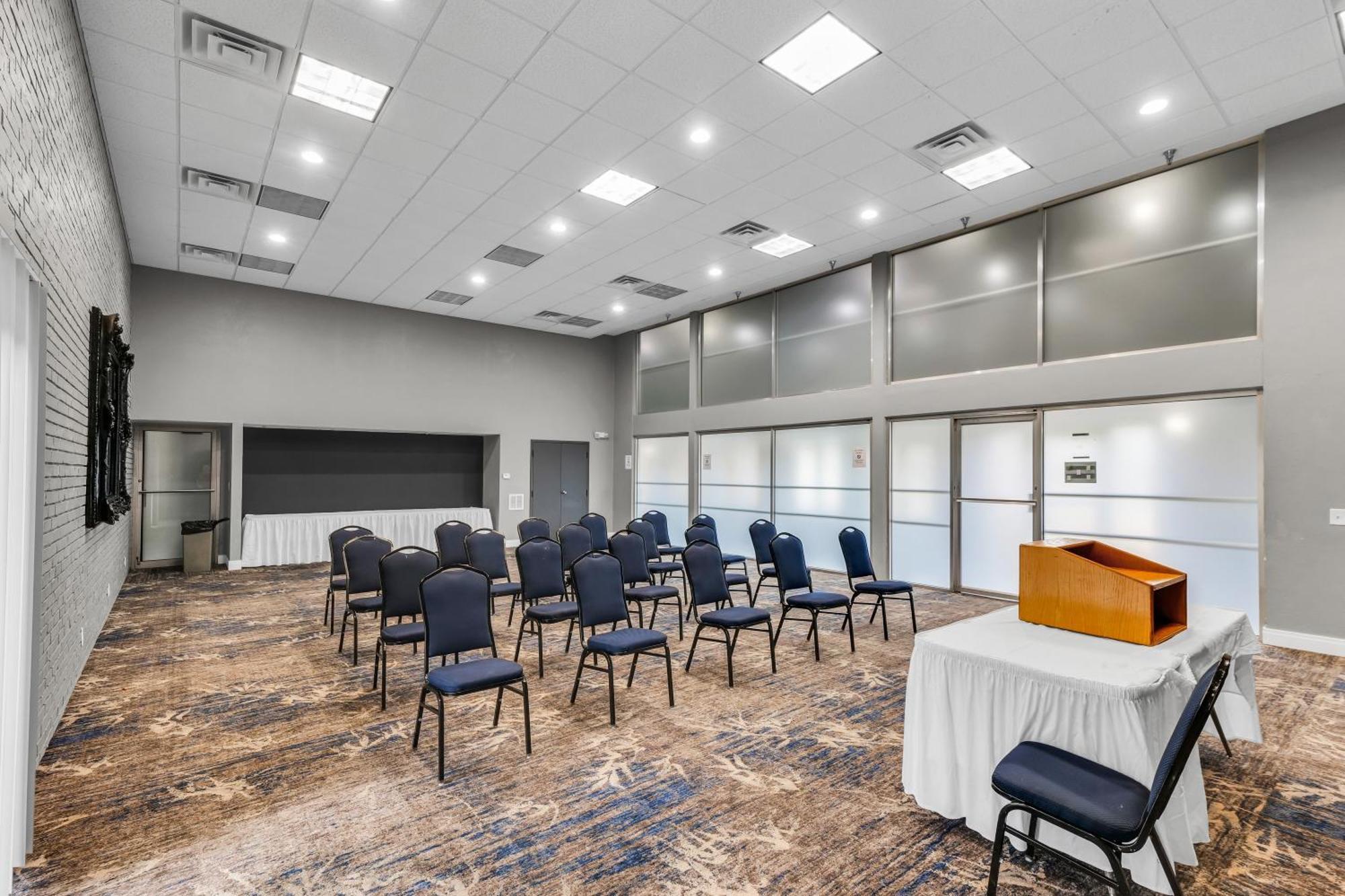 Hotel Eastlake & Conference Center By Oyo Urbana
