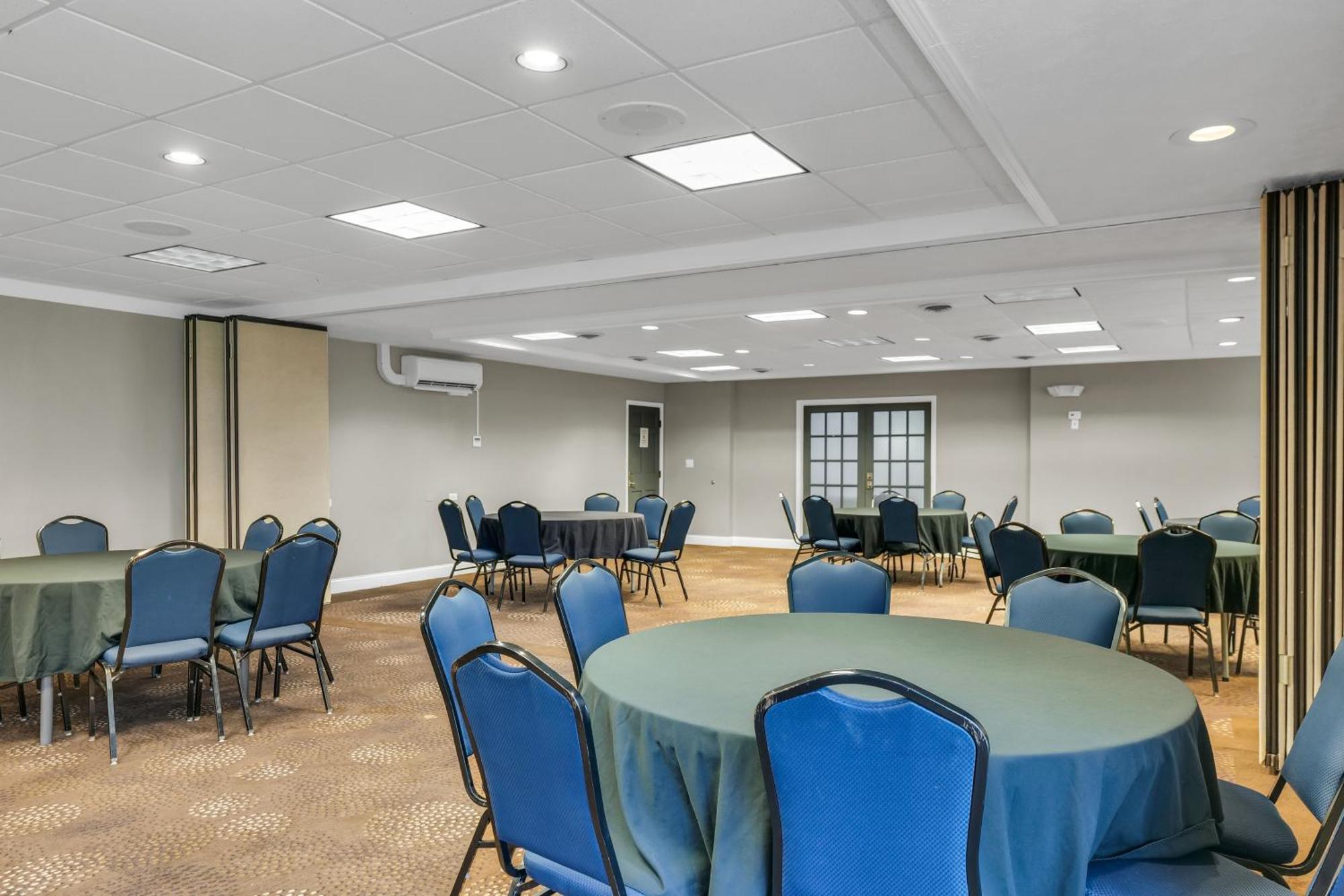 Eastlake & Conference Center By Oyo Urbana Hotel Champaign
