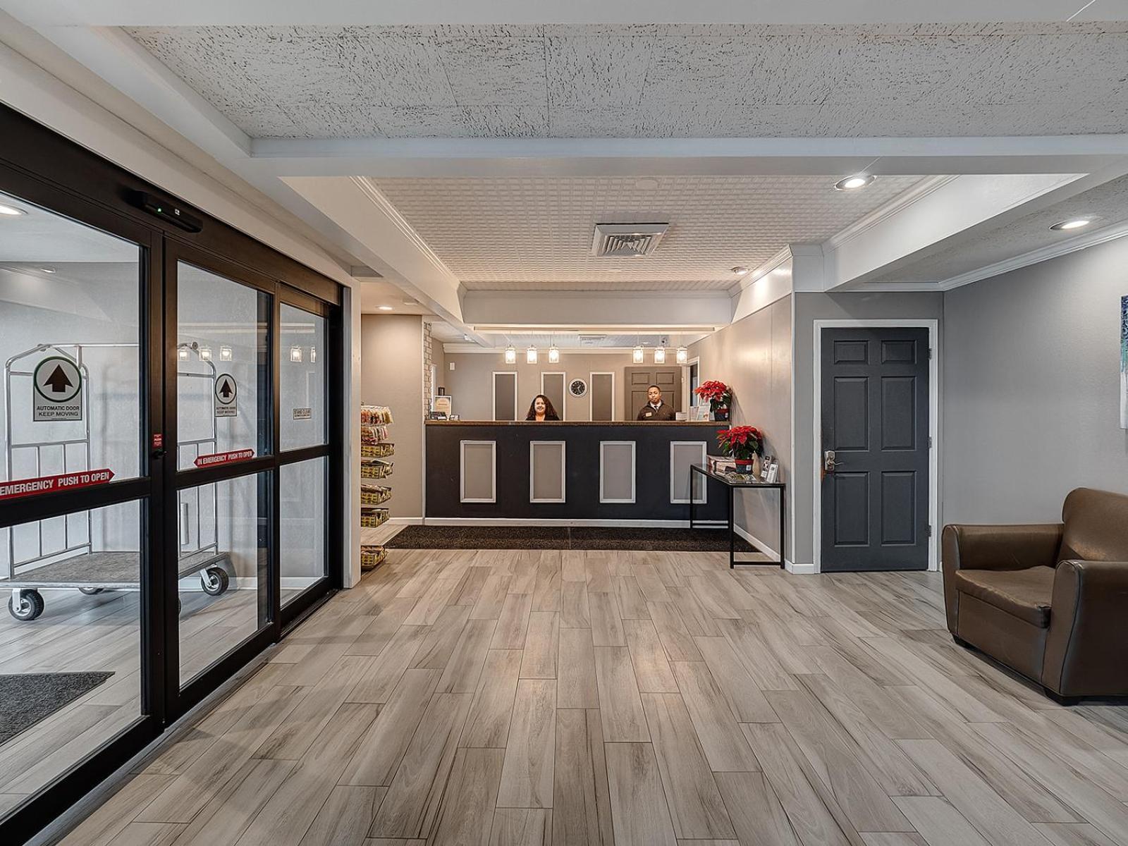 Eastlake & Conference Center By Oyo Urbana 3*