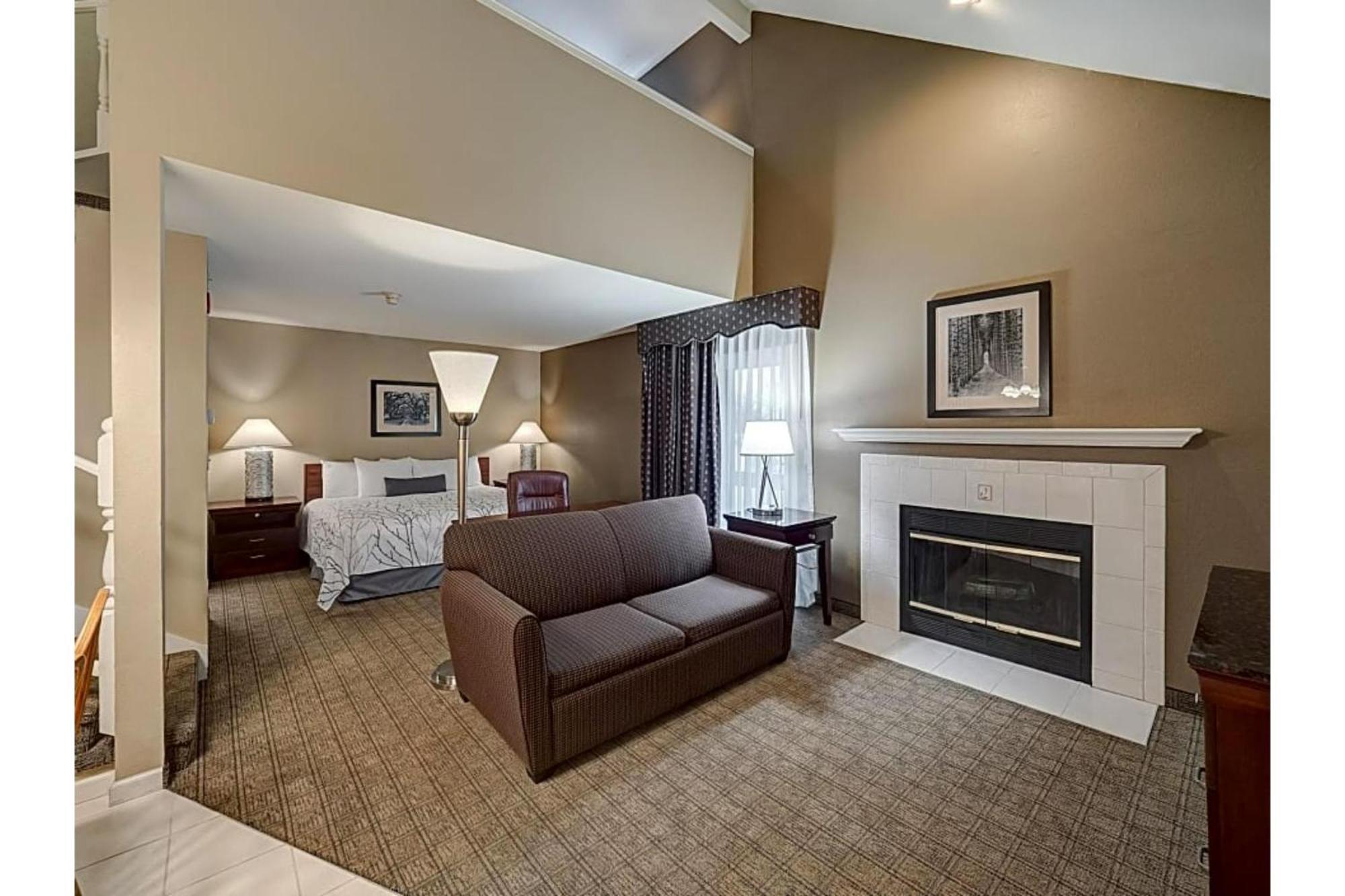 Eastland Suites Hotel & Conference Center By Oyo Urbana Champaign