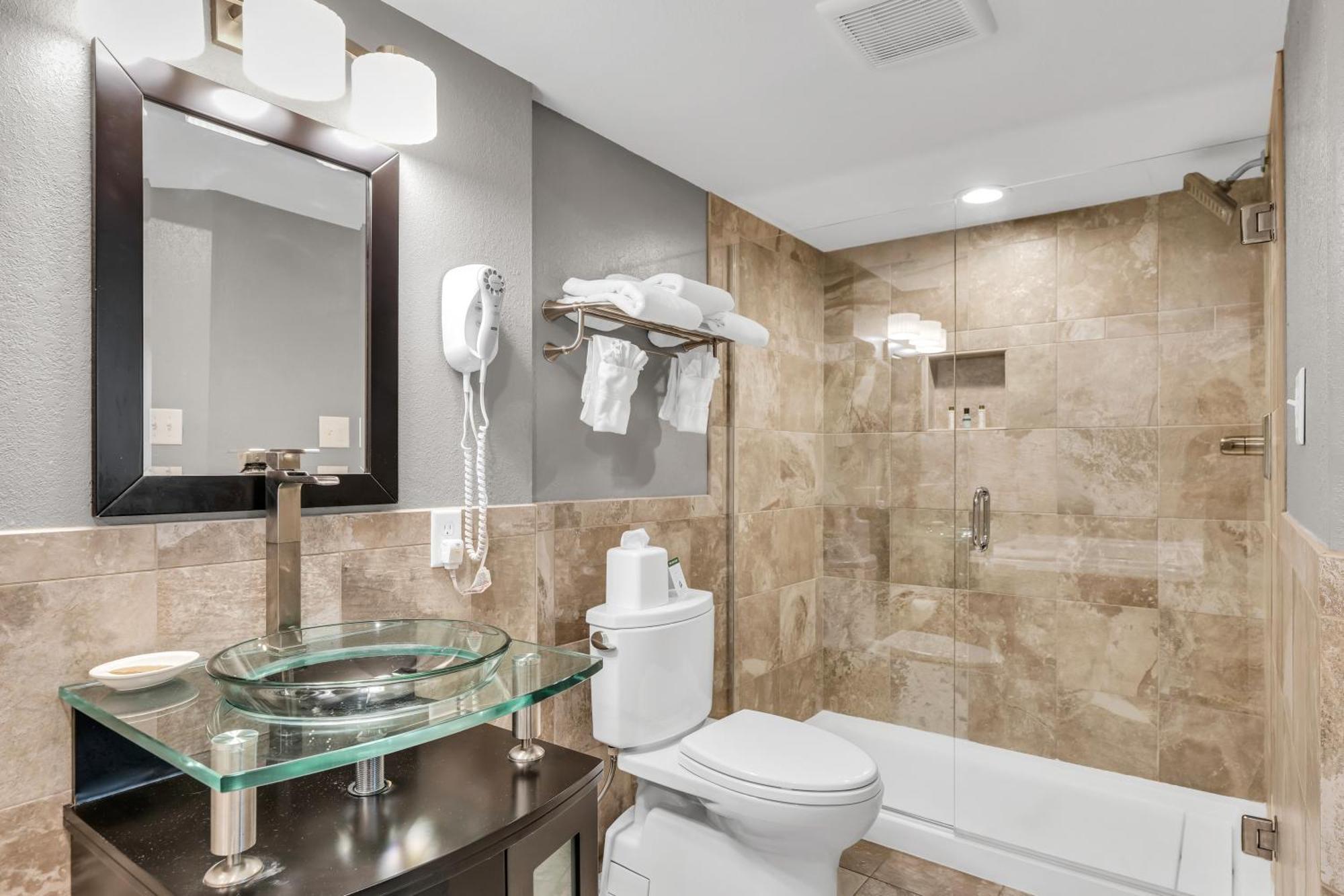 Eastland Suites Hotel & Conference Center By Oyo Urbana 3* Champaign