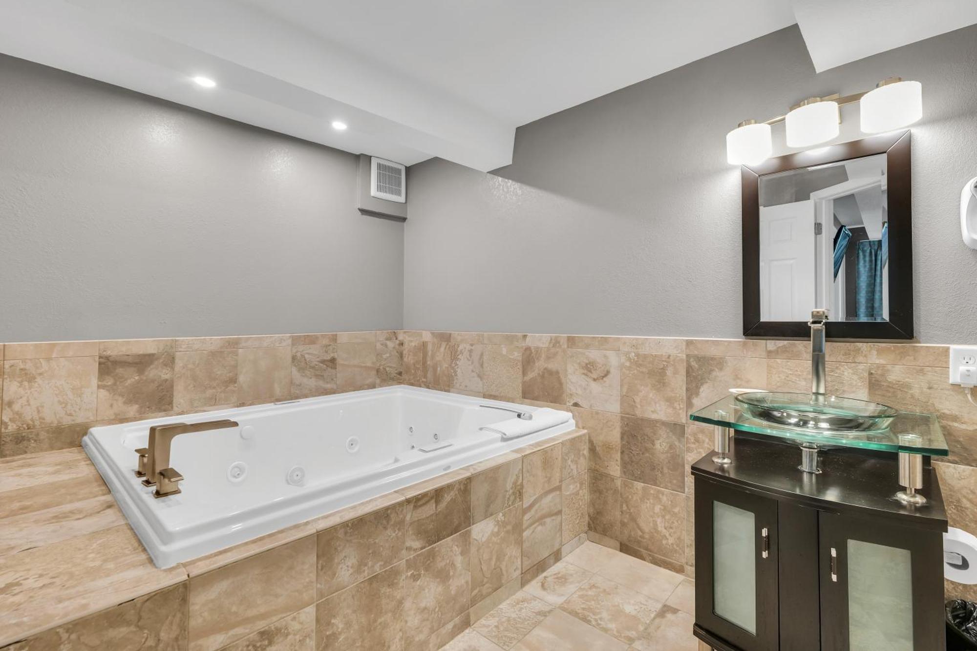 Hotel Eastland Suites Hotel & Conference Center By Oyo Urbana