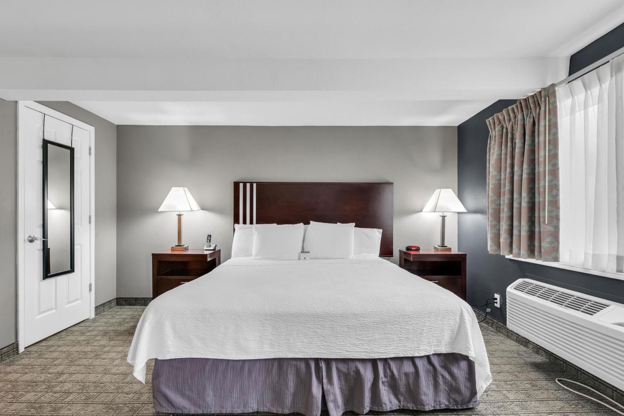 Eastland Suites Hotel & Conference Center By Oyo Urbana