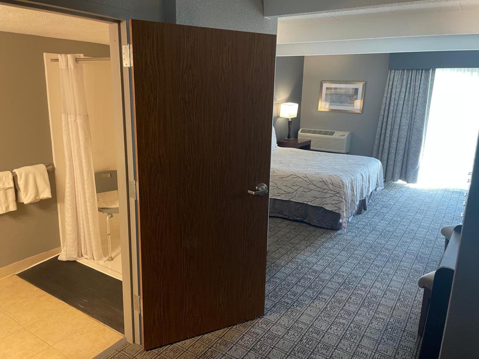 Hotel Eastlake & Conference Center By Oyo Urbana Champaign