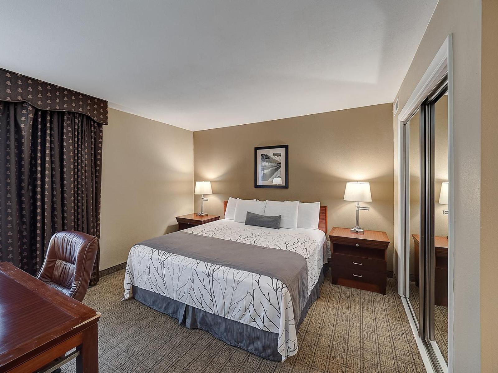 Eastlake & Conference Center By Oyo Urbana Hotel