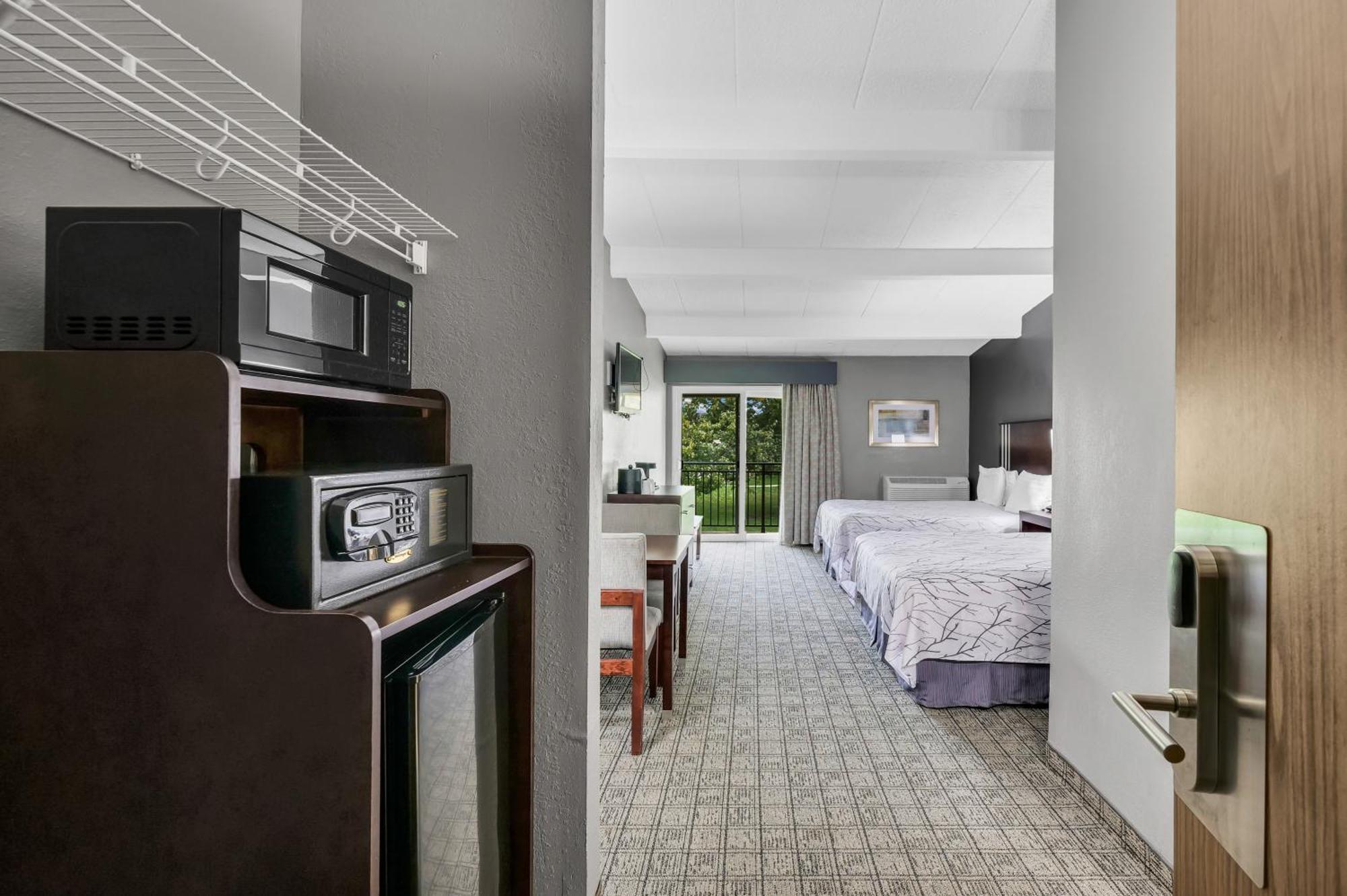 Hotel Eastlake & Conference Center By Oyo Urbana