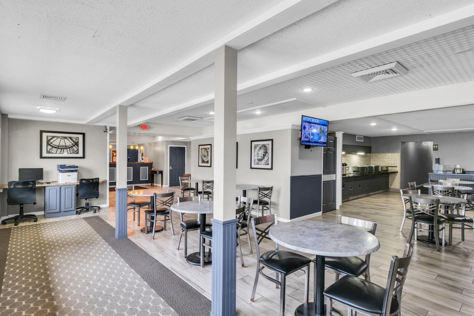 Hotel Eastlake & Conference Center By Oyo Urbana