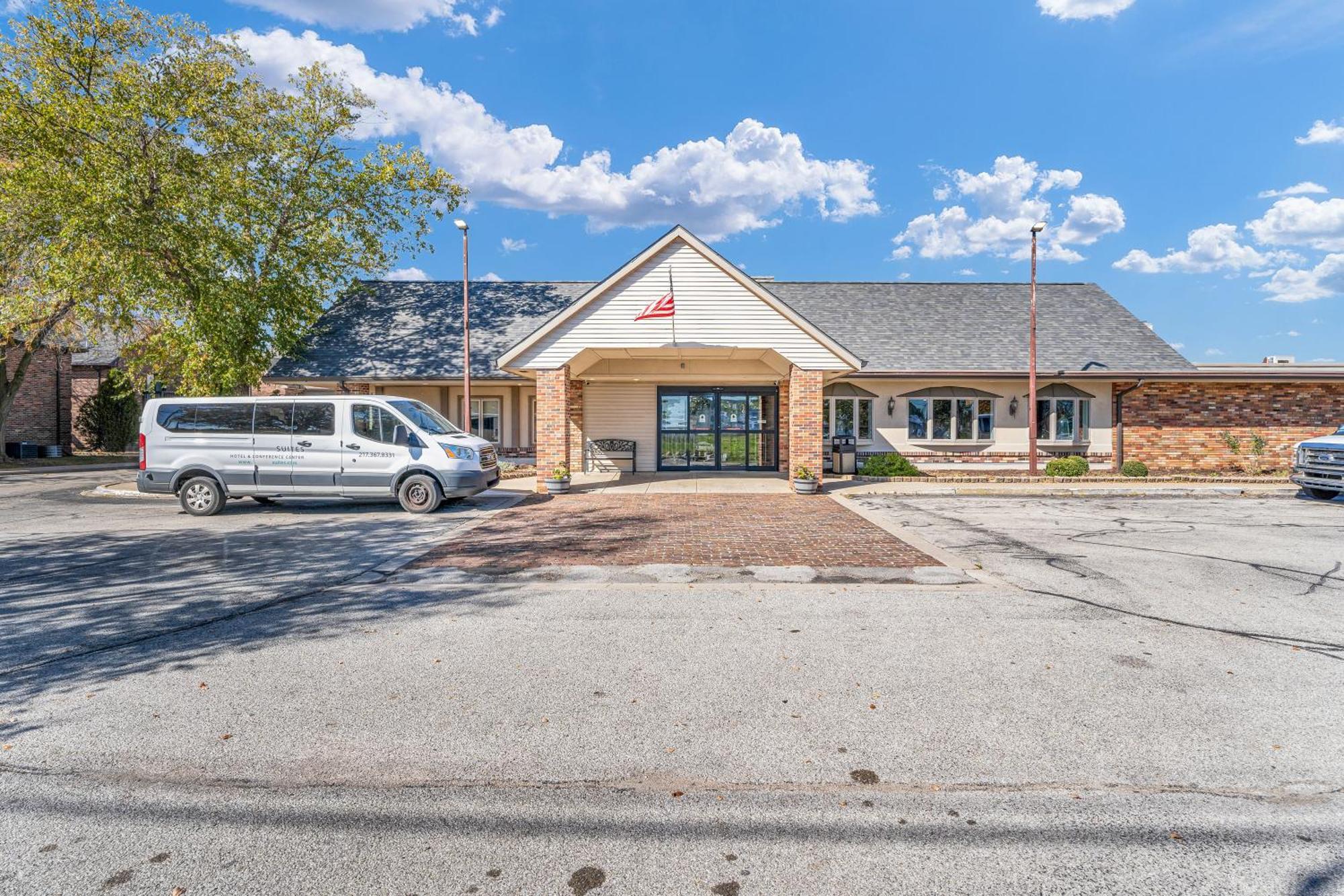 Eastland Suites Hotel & Conference Center By Oyo Urbana Champaign