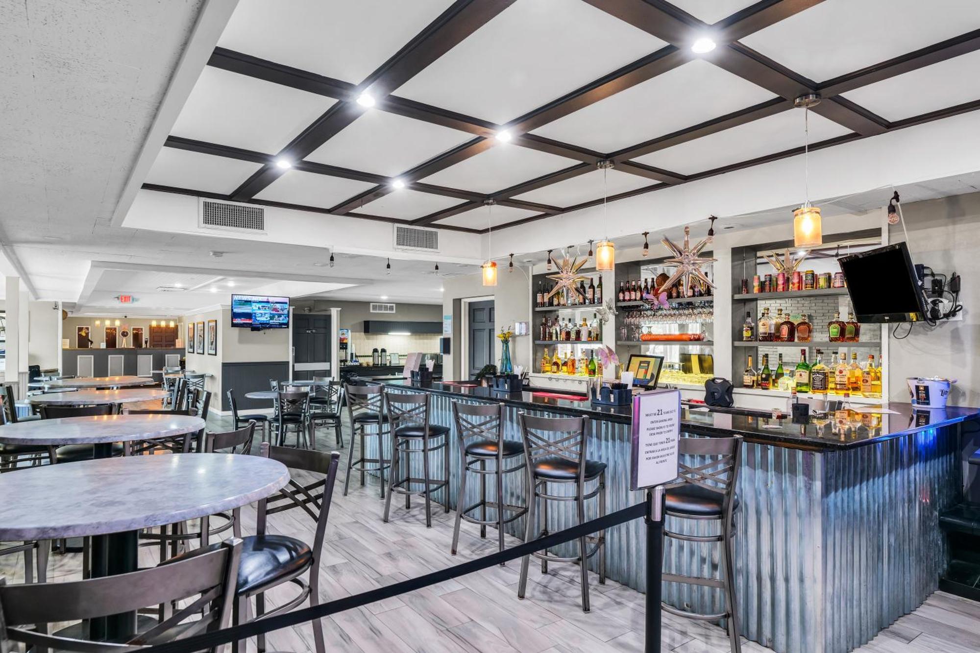 Hotel Eastlake & Conference Center By Oyo Urbana 3*