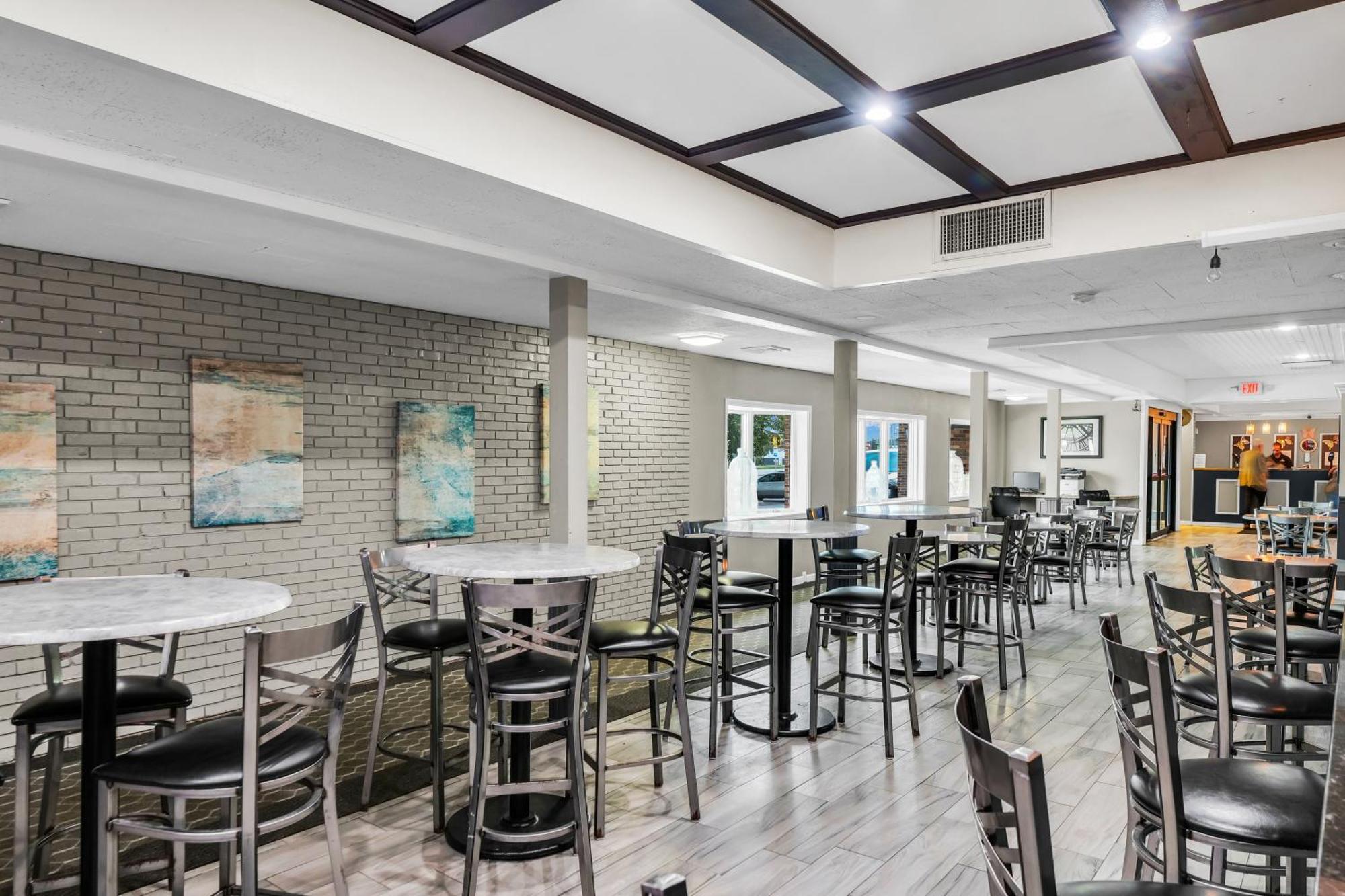 Eastlake & Conference Center By Oyo Urbana Hotel Champaign