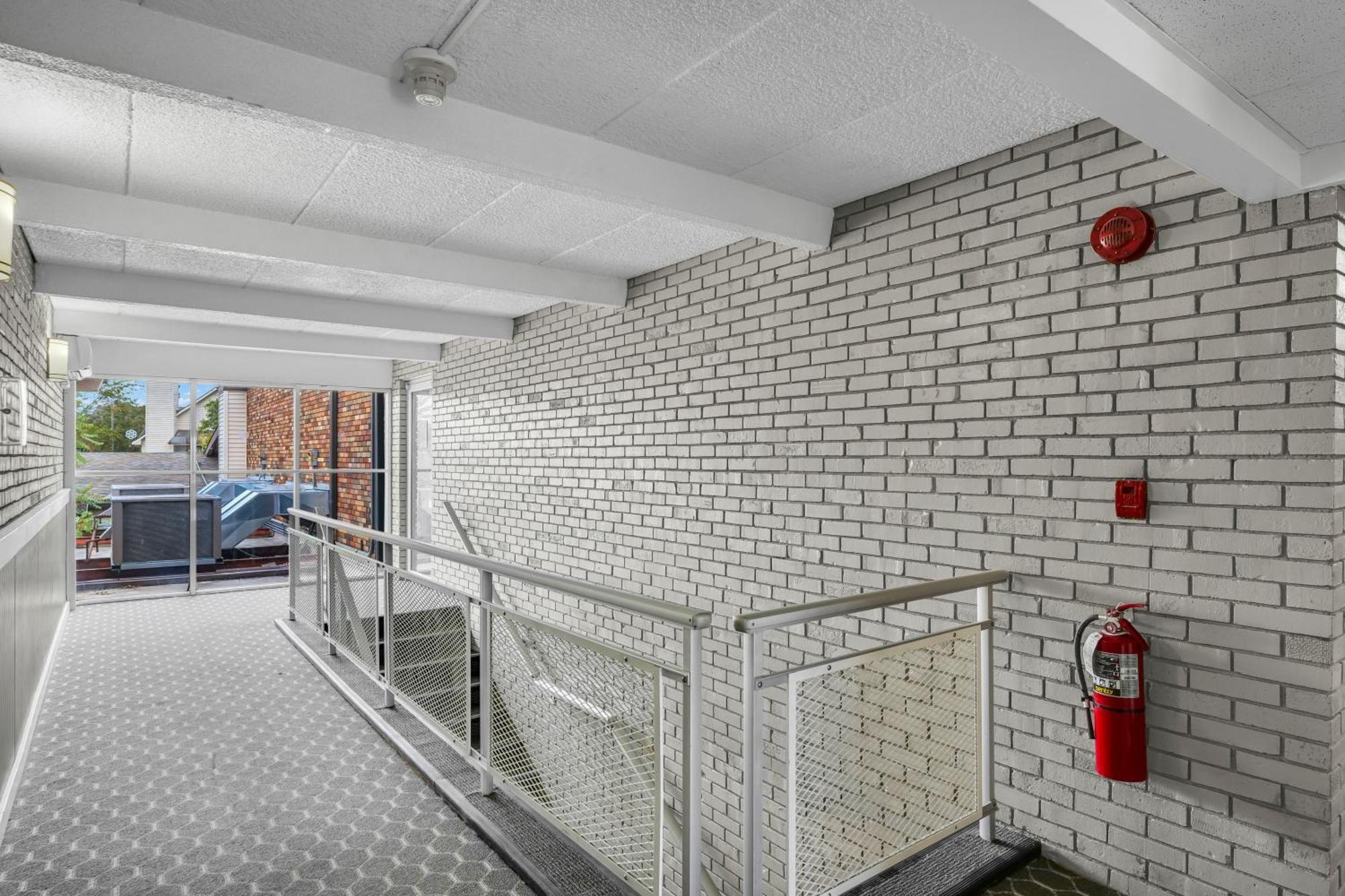 Hotel Eastlake & Conference Center By Oyo Urbana Champaign