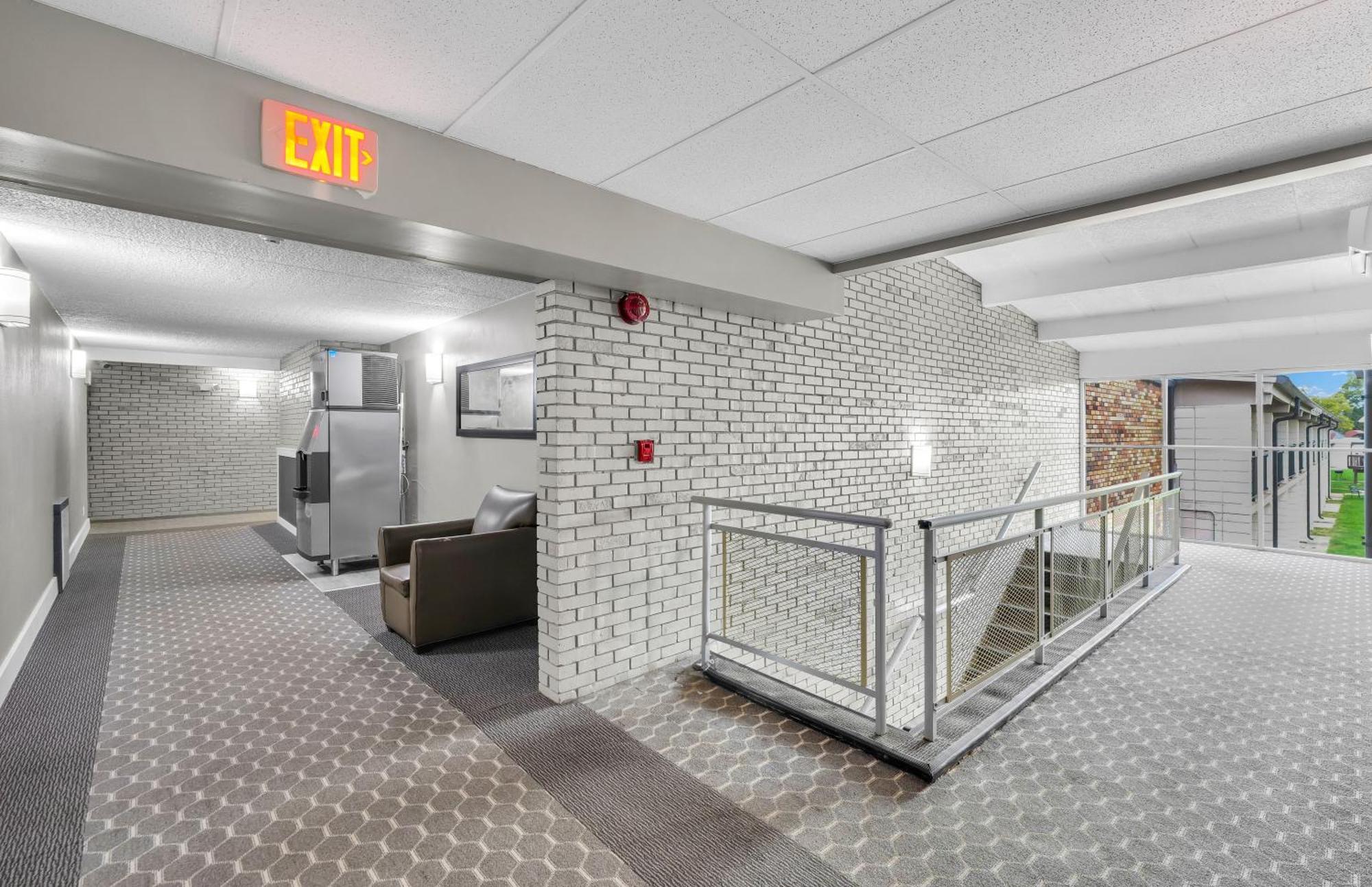Hotel Eastlake & Conference Center By Oyo Urbana
