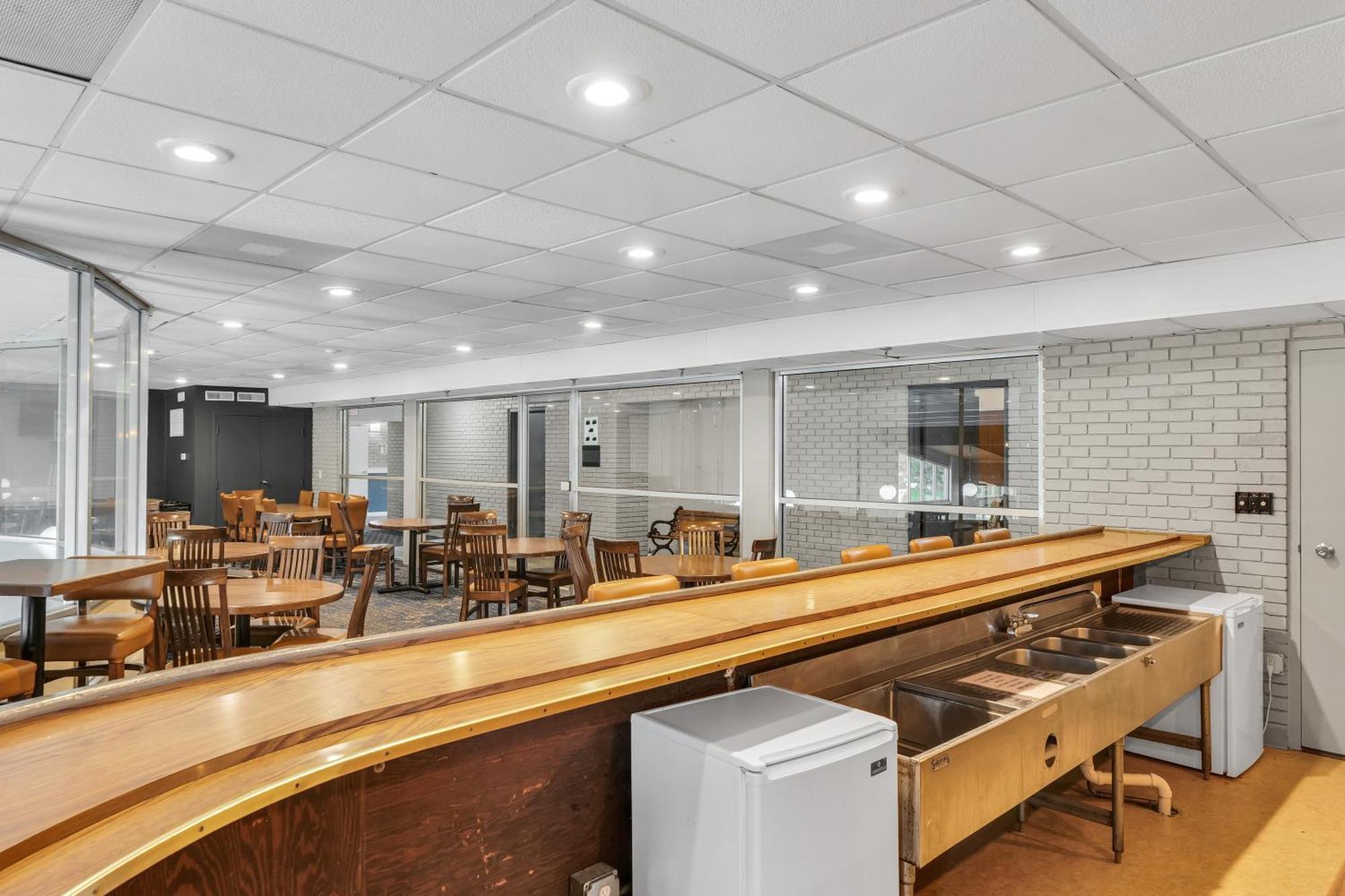 Hotel Eastlake & Conference Center By Oyo Urbana Champaign